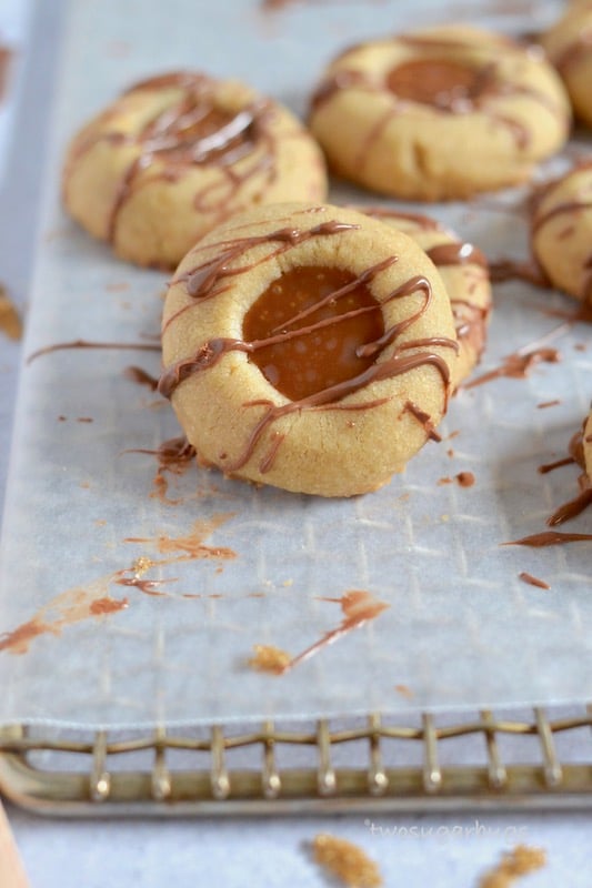 Melt in your mouth brown sugar shortbread, filled with homemade caramel sauce and drizzled with milk chocolate. It will be love with first bite! #twosugarbugs #brownsugarshortbread #homemadecaramel #caramelcookies