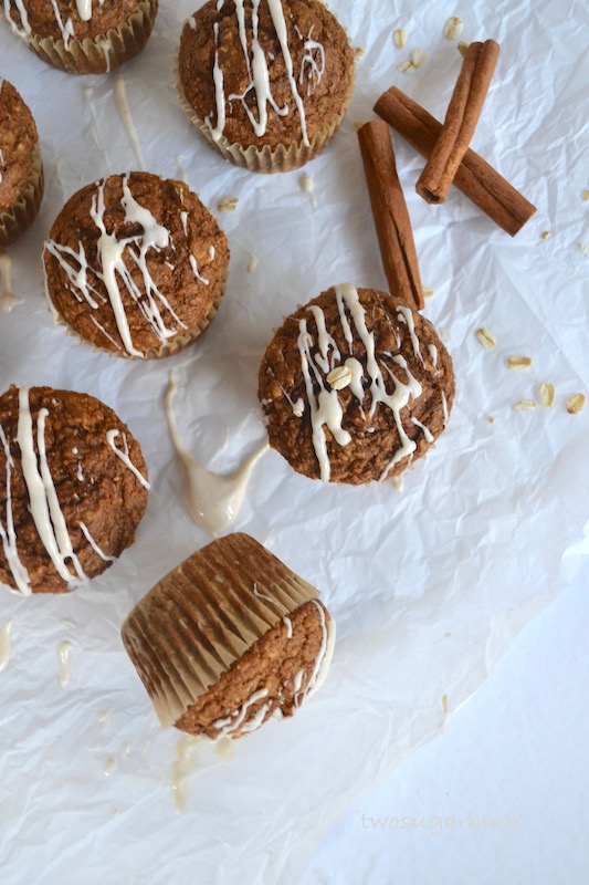 A healthier gingerbread muffin with a cream cheese cinnamon drizzle, packed with oats and bran to help keep you full and running through your busy morning. #twosugarbugs #gingerbread #healtiermuffins #breakfastisserved