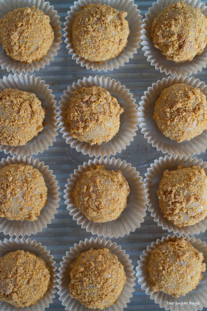rows of cookie butter truffles on a baking pan