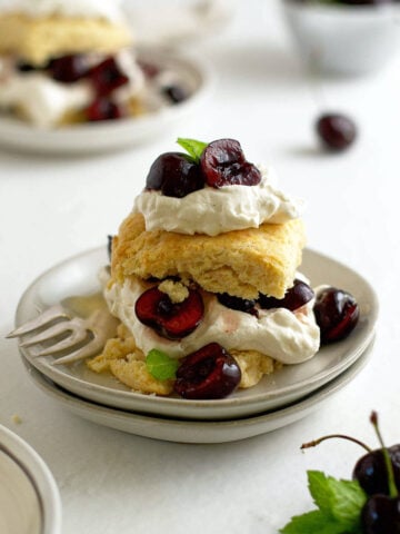 unclose look at cherry shortcake with vanilla biscuits
