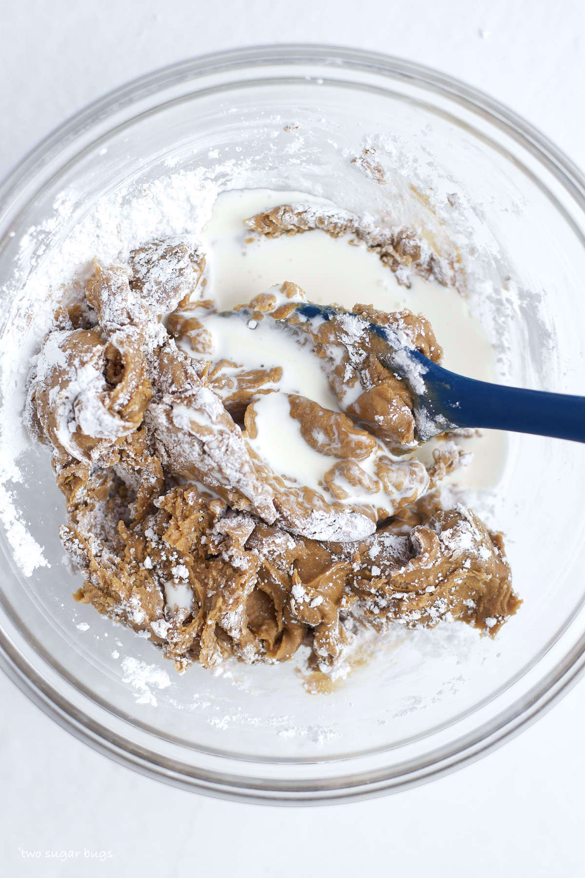 cookie butter, confectioners sugar and heavy cream in a bowl