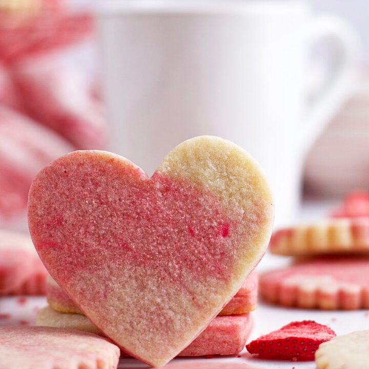 heart shape marbled sugar cookie