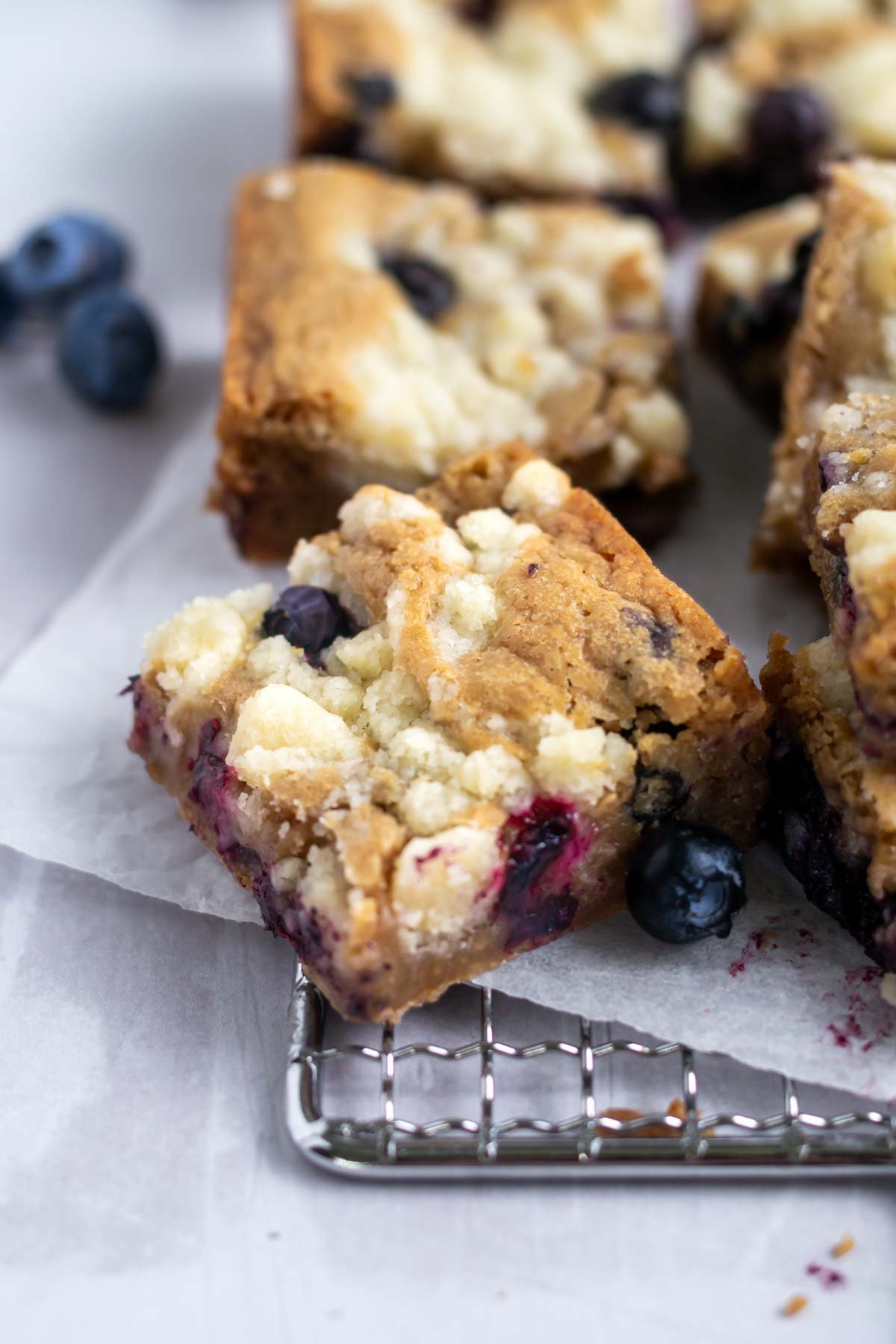 blondie with crumble on top