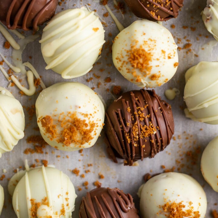 white and dark chocolate biscoff truffles with cookie crumbs on top