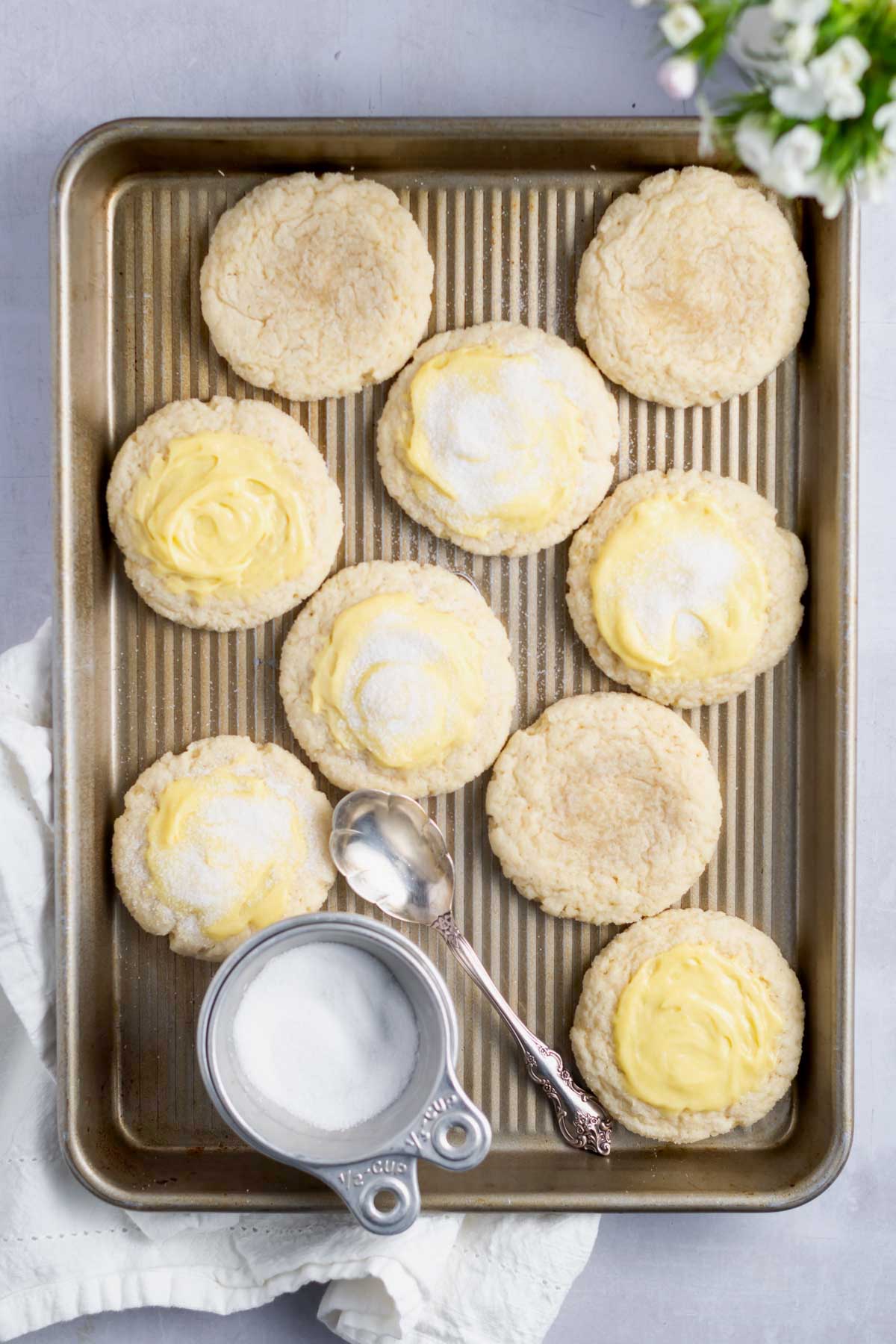 cookies; some with vanilla custard and sugar and some plain