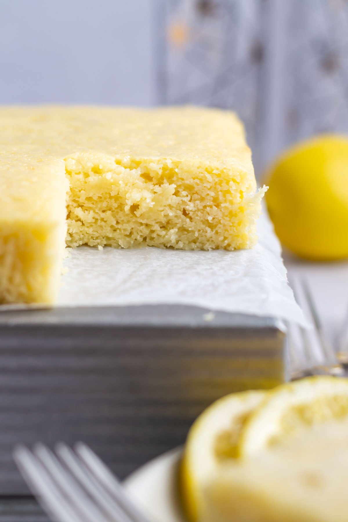 lemon glazed cake with lemon slices