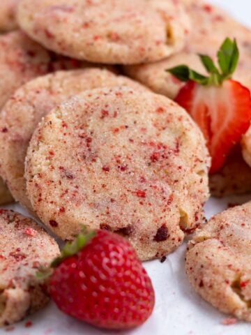 strawberry sugar cookies with fresh strawberries