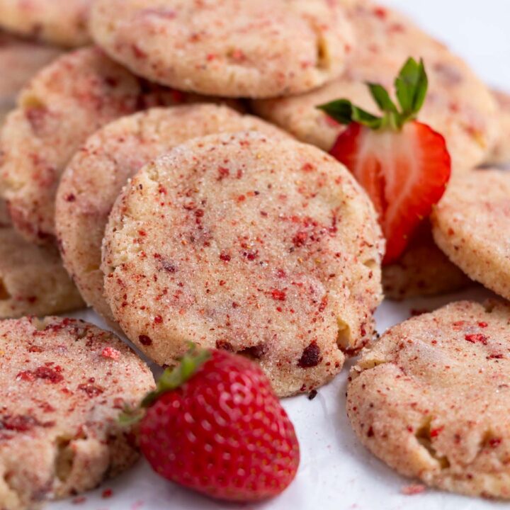 strawberry sugar cookies with fresh strawberries