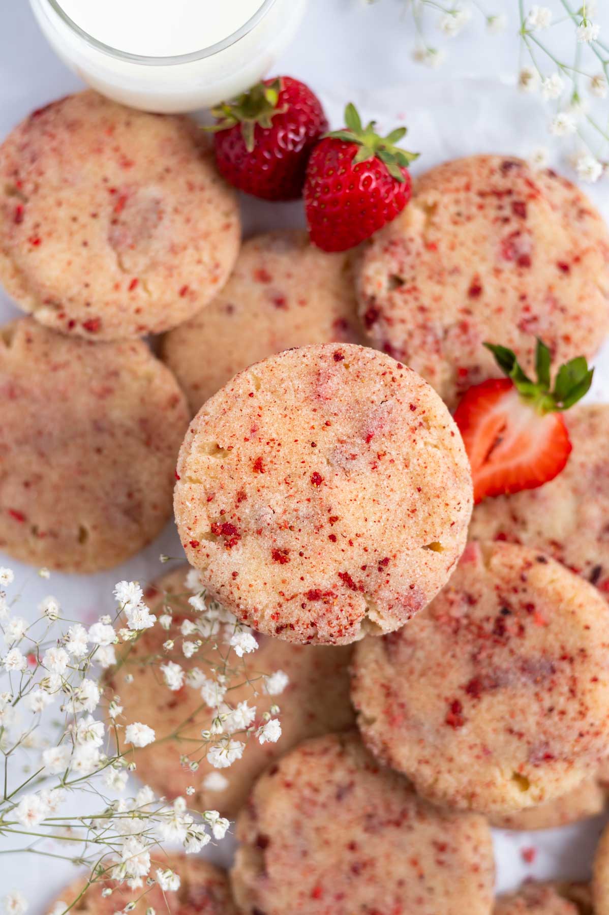 strawberry sugar cookies with milk and fresh strawberries