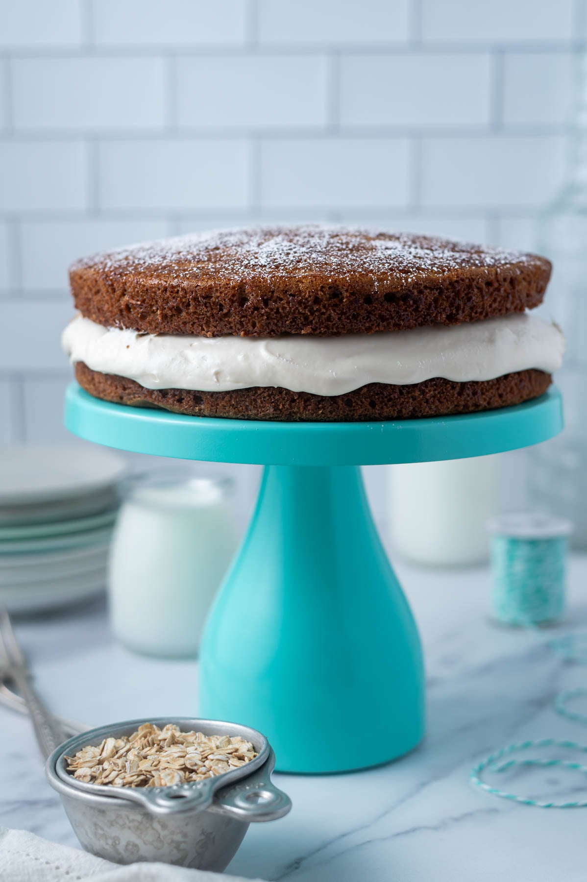 oatmeal cream pie cake on a turquoise cake stand